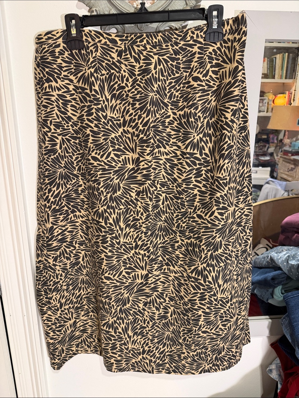 Orvis Black and Beige Floral-Leaf Midi Skirt